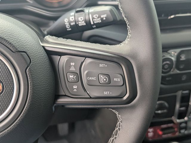 Used 2025 White Jeep Rubicon X image 17