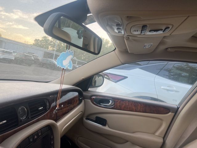 2006 White Jaguar XJ8 L RWD Sedan