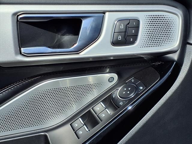2022 Ford Explorer Platinum photo