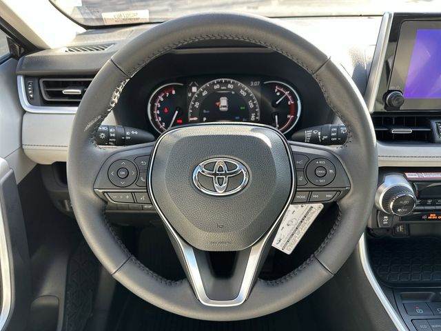 2025 Toyota RAV4 XLE Premium 8