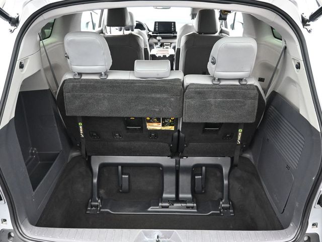 2021 Toyota Sienna XLE 34