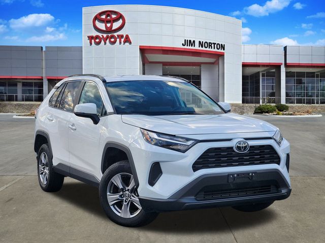 2024 Toyota RAV4 XLE's photo