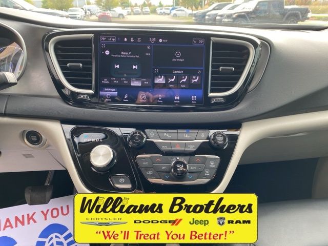 2024 Chrysler Pacifica Touring L - Silver Mist Clearcoat exterior view 16