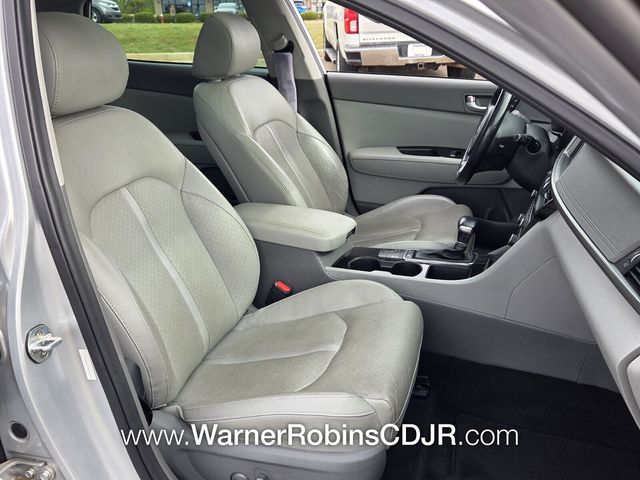 Used 2016 Silver Kia EX image 17