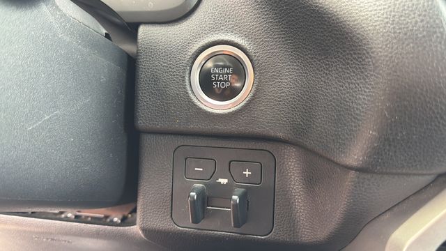 Used 2022 White Toyota SR5 image 28