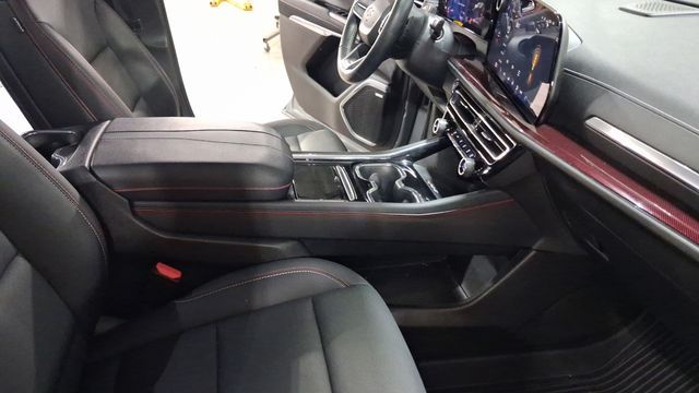 Used 2024 Chevrolet Traverse SUV