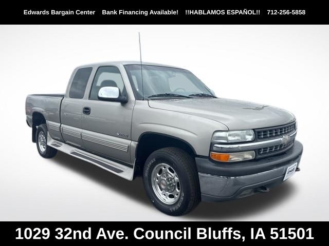 Light Pewter Metallic 2000 Chevrolet Silverado 2500 LS Extended Cab RWD Pickup Truck Rear-Wheel Drive 4-Speed Automatic