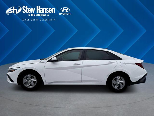 New 2026 White Hyundai SE image 3