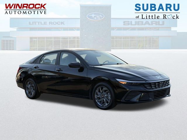 2024 Hyundai Elantra SEL FWD