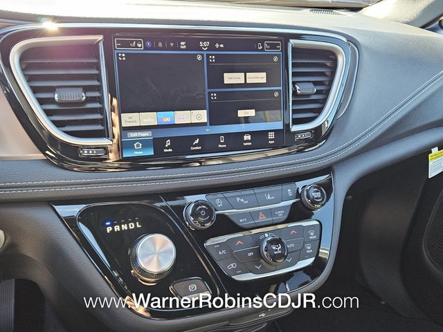 New 2026 White Chrysler Select image 21