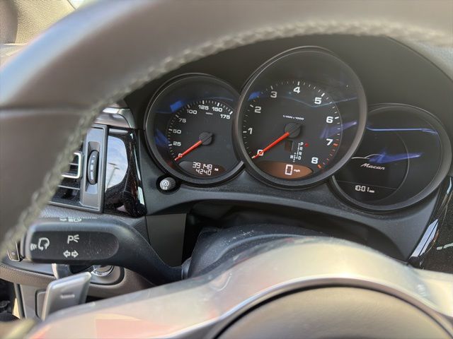 2021 Porsche Macan -'s photo