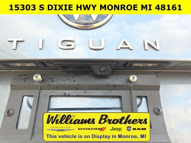 2024 Volkswagen Tiguan 2.0T SE - Pure White exterior view 9