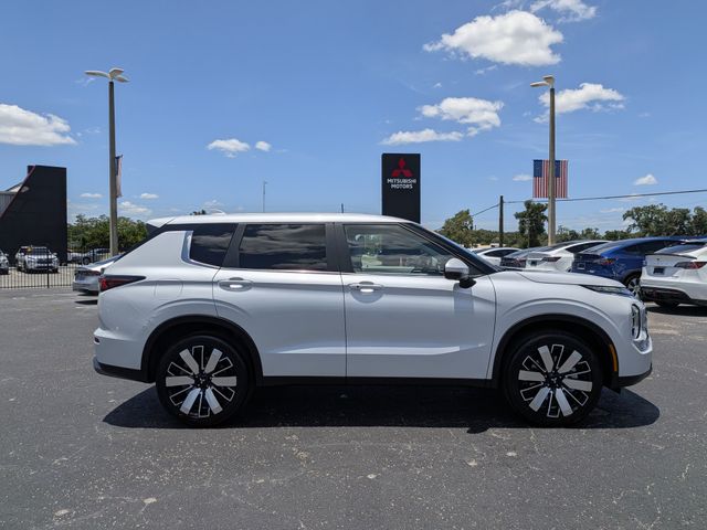 2026 White Diamond Mitsubishi Outlander SE FWD SUV