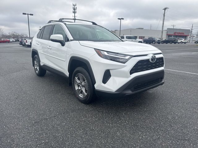 2025 Toyota RAV4 XLE's photo
