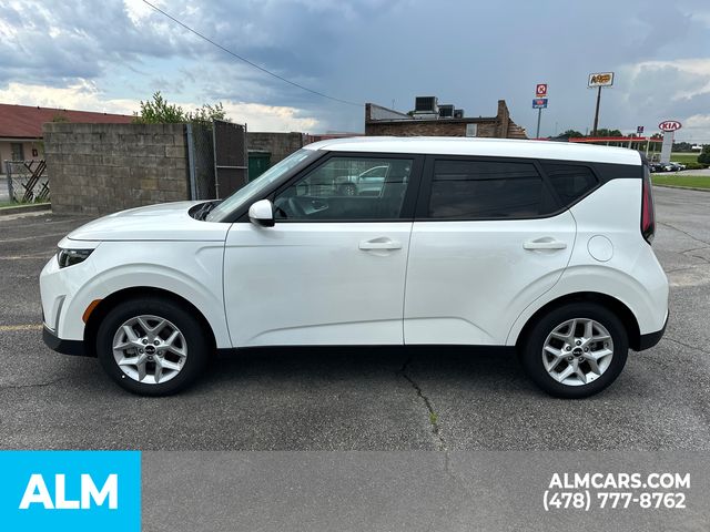 Used 2025 White Kia  image 9