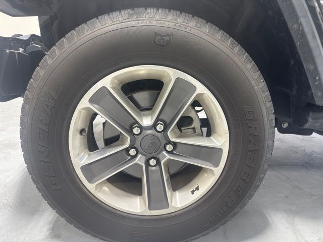 Used 2020 Black Jeep Unlimited Sahara image 11