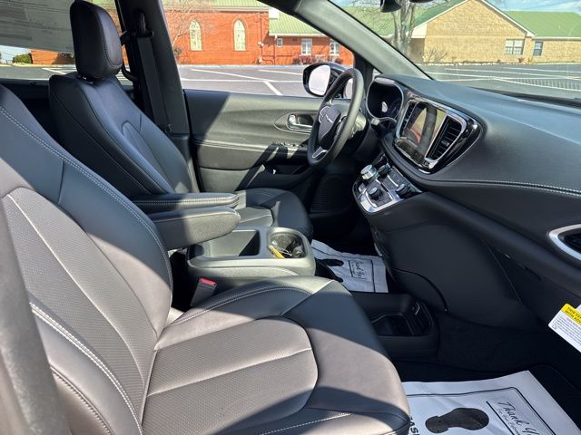 New 2026 Black Chrysler Select image 10