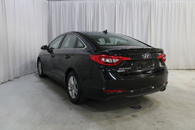 Used 2017 Black Hyundai Base image 21