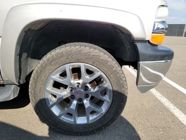 2005 Chevrolet Suburban 1500 LS 4X4 SUV