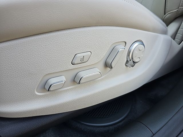 Thumbnail: 2026 Genesis GV80 - 18