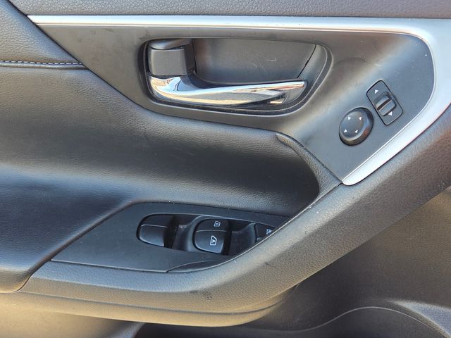 Used 2018 Silver Nissan 2.5 SL image 30