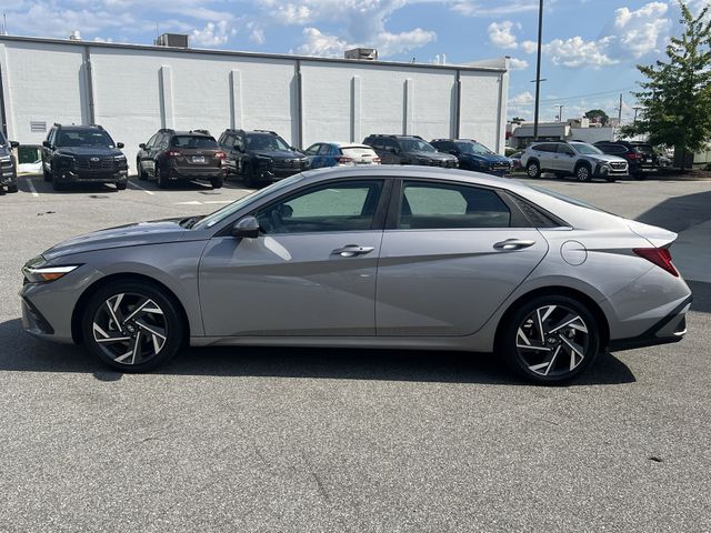 Used 2025 Silver Hyundai SEL Convenience image 10