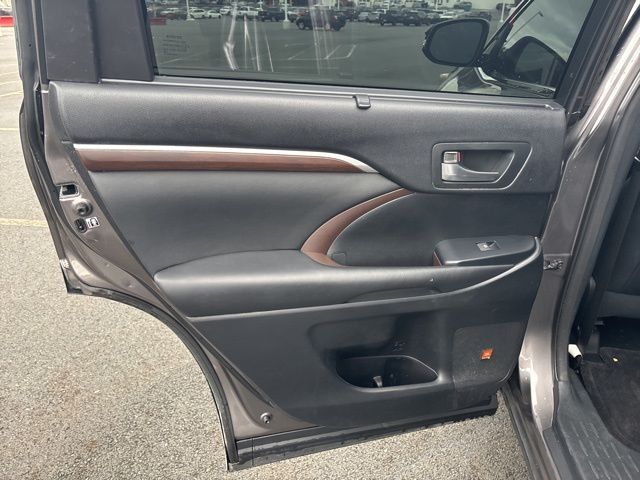 used 2015 Toyota Highlander car, priced at $15,999