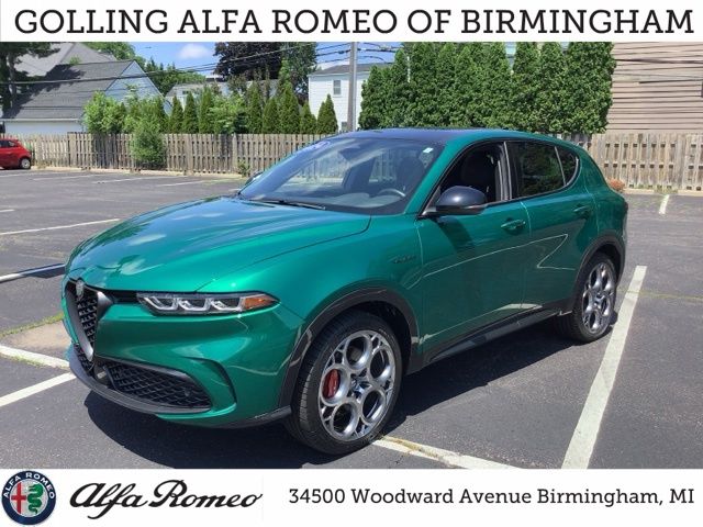 Green (Verde Fangio Tri-Coat) 2024 Alfa Romeo Tonale   6-Speed Automatic