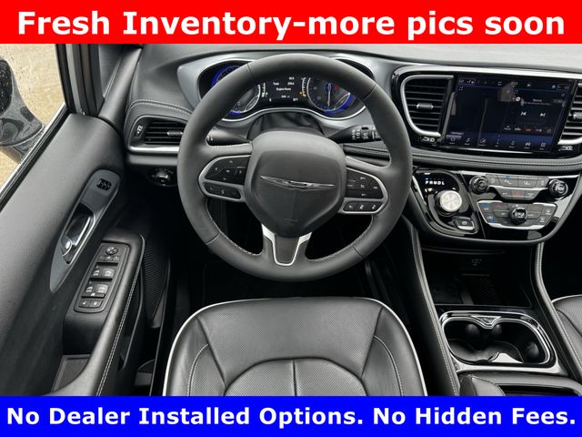 2026 Chrysler Pacifica Limited Silver at Mac Haik CDJR North Houston