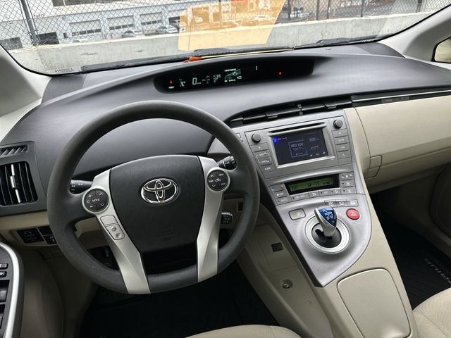 2015 Toyota Prius Four 13