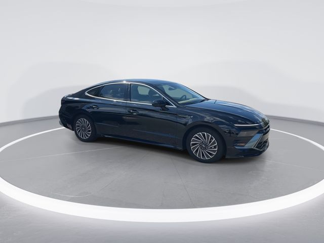 Used 2025 Black Hyundai Limited image 2