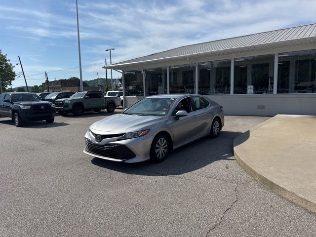 2019 Toyota Camry Hybrid LE photo