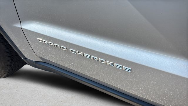 Used 2016 Silver Jeep Laredo image 39