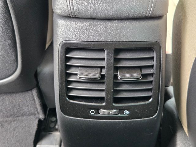 Used 2015 White Kia EX image 13