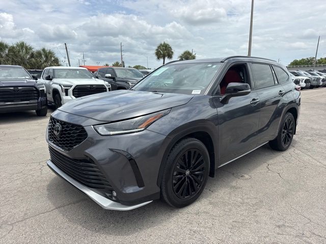 Used 2024 Toyota Highlander SUV