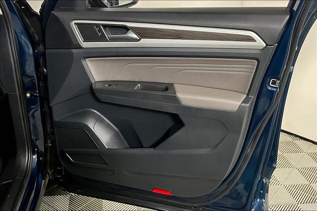 2022 Volkswagen Atlas 3.6L V6 SE w/Technology photo