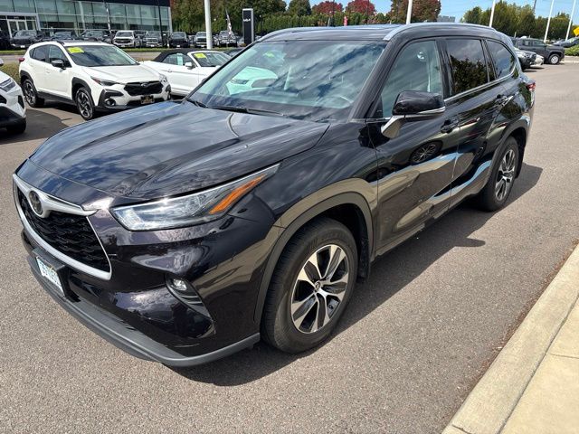 Used 2021 Brown Toyota XLE image 3