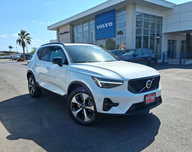 Crystal White 2026 Volvo XC40 B5 Plus AWD SUV / Crossover All-Wheel Drive Automatic