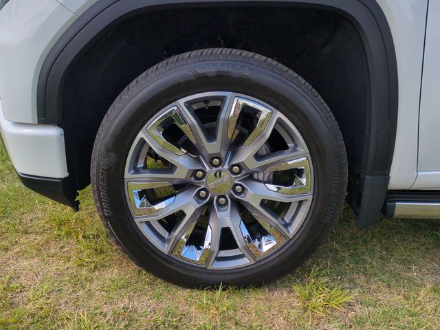 Used 2024 White GMC Denali image 10