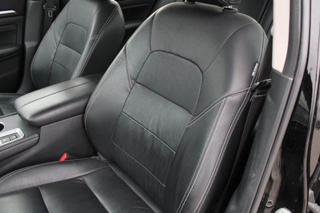 Used 2019 Black Nissan 2.5 SL image 5