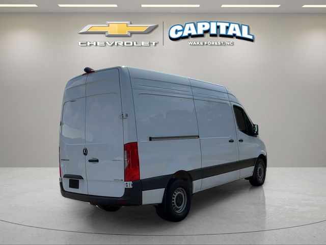 Used 2025  Mercedes-Benz Cargo 144 WB image 7