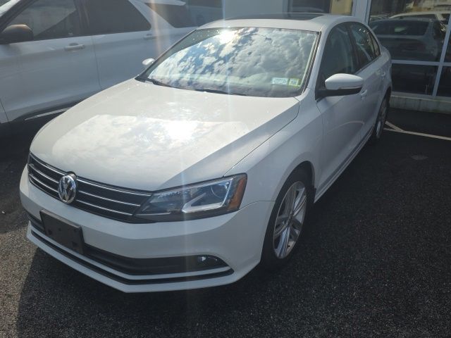 Pure White 2015 Volkswagen Jetta Sedan Front-Wheel Drive 6-Speed Automatic