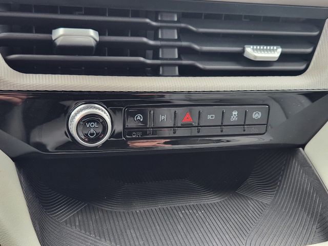 2025 Ford Explorer Active photo