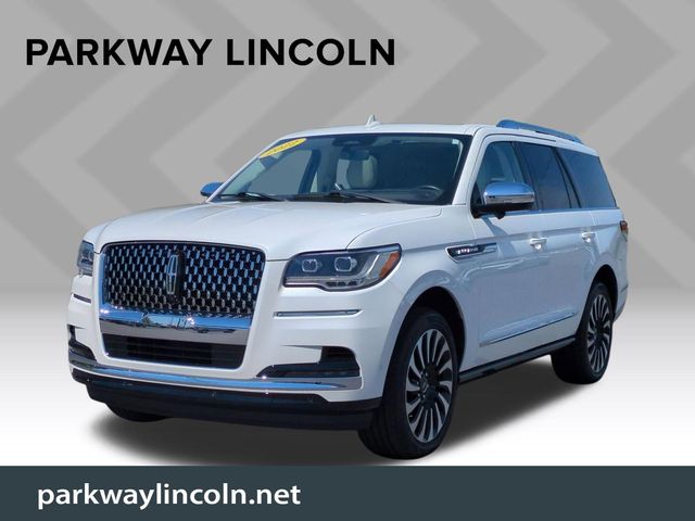 Pristine White Metallic Tri-Coat 2022 Lincoln Navigator Black Label 4WD SUV / Crossover Four-Wheel Drive Automatic