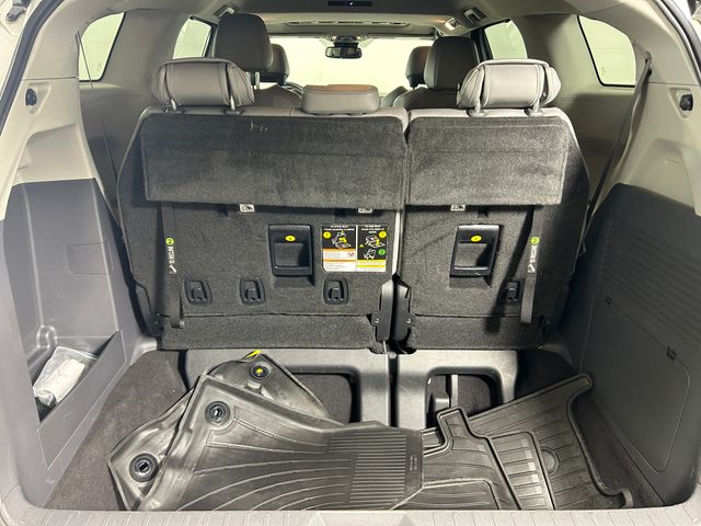 2021 Toyota Sienna XLE 33