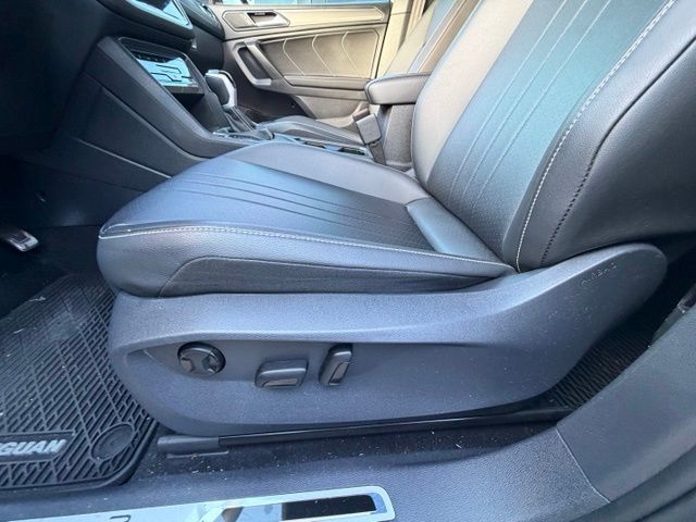 Used 2024 Silver Volkswagen 2.0T SE R-Line Black image 9