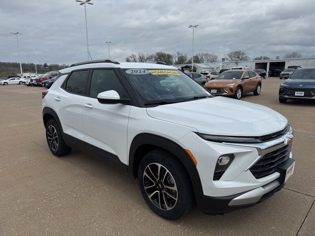 Summit White 2024 Chevrolet Trailblazer LT FWD SUV / Crossover Front-Wheel Drive Continuously Variable Transmission