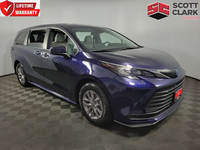 2025 Toyota Sienna LE 8-Passenger FWD