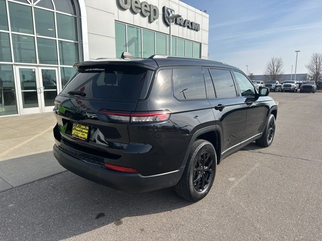 2024 Jeep Grand Cherokee L Altitude - Diamond Black Crystal Pearlcoat exterior view 5