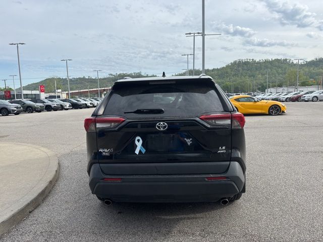 2019 Toyota RAV4 LE photo